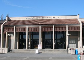 山麓迪安萨城市学院 Foothill-De Anza Colleges