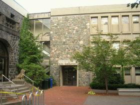 塔夫茨大学 Tufts University