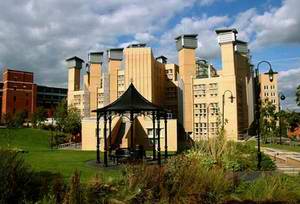 考文垂大学 Coventry University