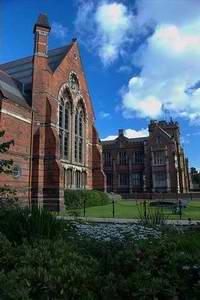 贝尔法斯特女王大学 Queen’s University Belfast