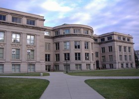 <a href=http://usa.blueskystudy.com/School-7.htm target=_blank>爱荷华大学</a> University of Iowa
