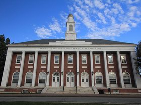 <a href=http://usa.blueskystudy.com/School-221.htm target=_blank>佛蒙特大学</a> University of Vermont